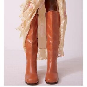 🔥 Free People Heeled Boots Sleek Design